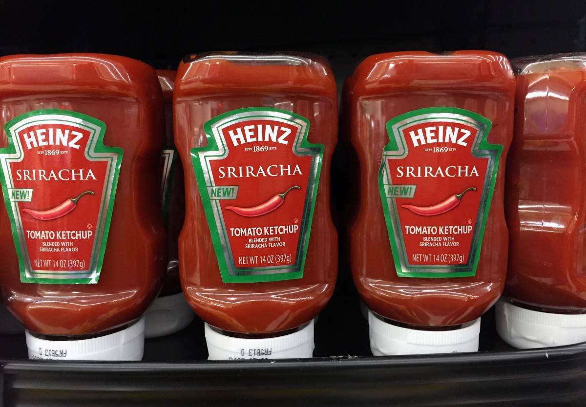 Dürfen Hunde Ketchup essen? (Finde es jetzt heraus)